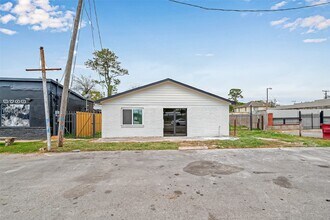 Building Photo - 6507 Laura Koppe Rd