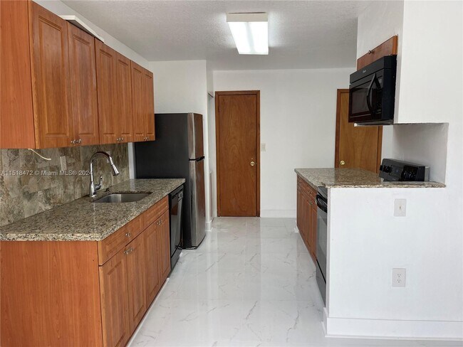 Building Photo - 15800 SW 90th Ct