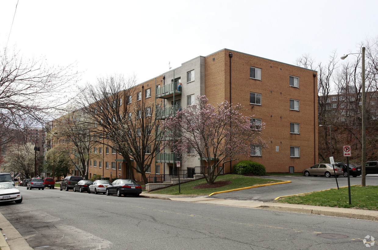 Harvey Hall Apartments - Harvey Hall