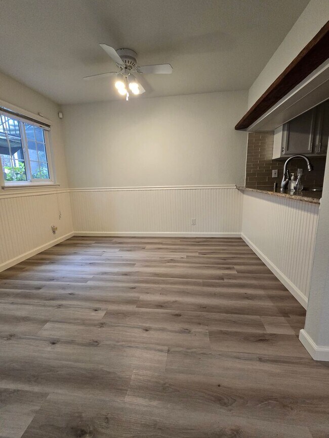 Foto del edificio - Remodeled Lower Level Condo in Oakland, CA...