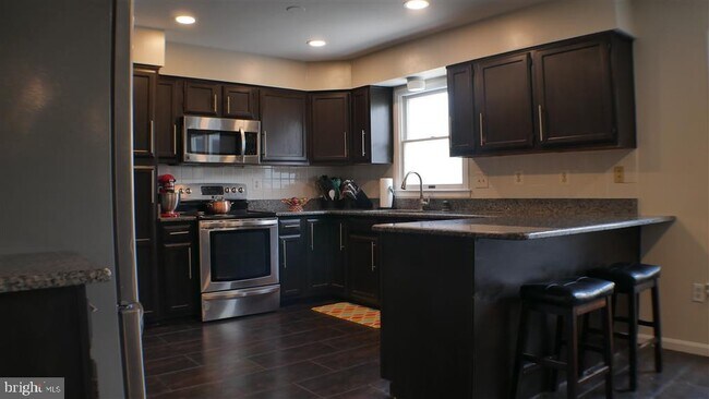 Foto del edificio - 6825 Silassie Ct