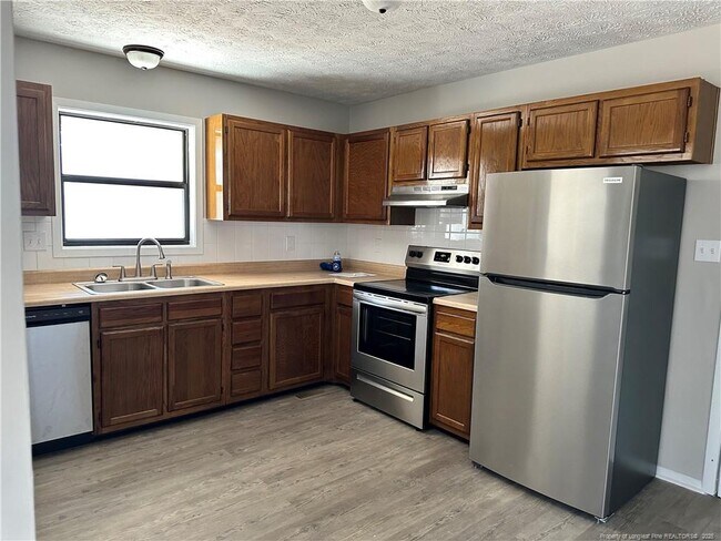 Foto del edificio - 6839 Candlewood Dr