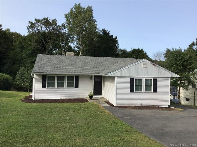 Primary Photo - 6 Berkshire Dr