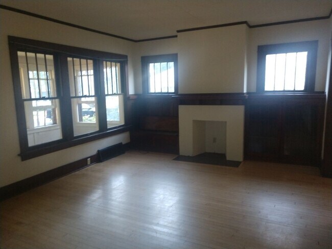 Foto del edificio - Spacious 4-Bed, 1.5-Bath Home in Vilas Nei...