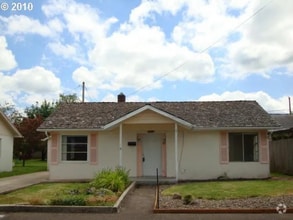 Building Photo - 1841 Kalmia St