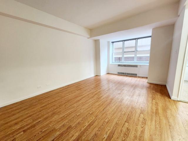 Foto principal - 0 bedroom in Rego Park NY 11374