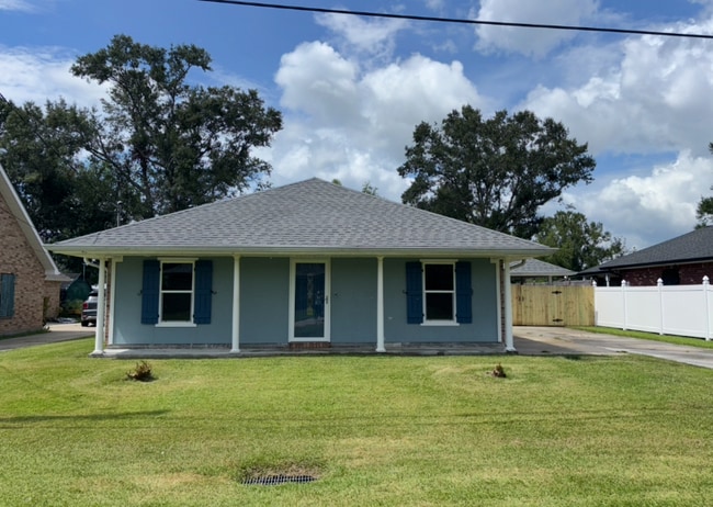 Building Photo - 213 Deer Run Dr