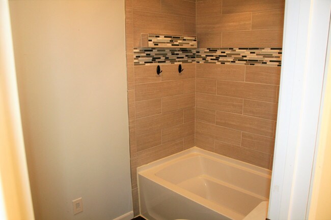 Building Photo - 1913 Tracy 2A