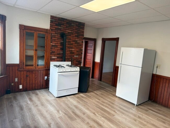 Building Photo - 71 Esther St