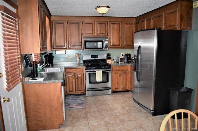 Building Photo - 12 Oak Forest Dr