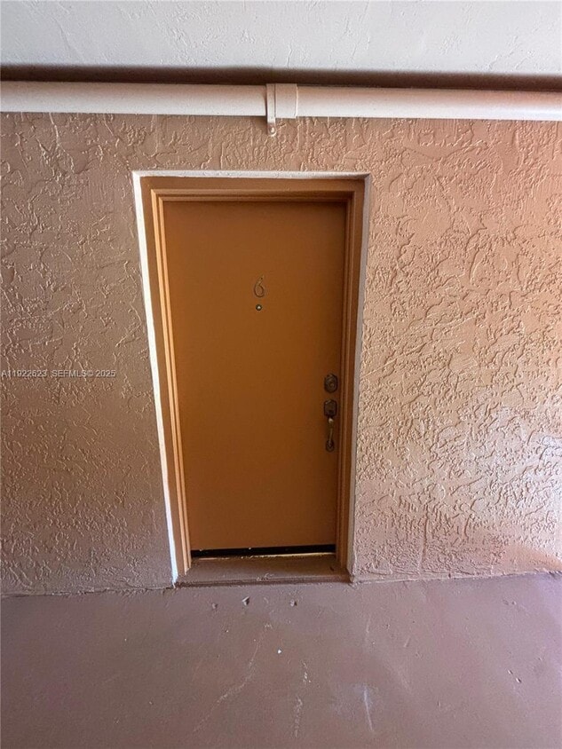 Foto principal - 7121 Miami Lakes Dr