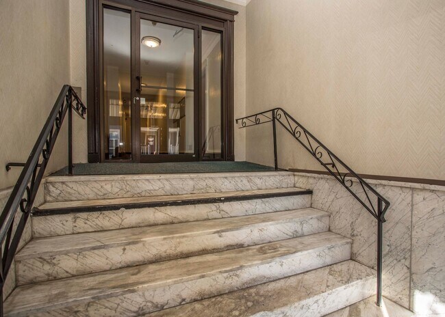 Foto del edificio - Beautiful 1.5 Bed 1 Bath available 9/1/25