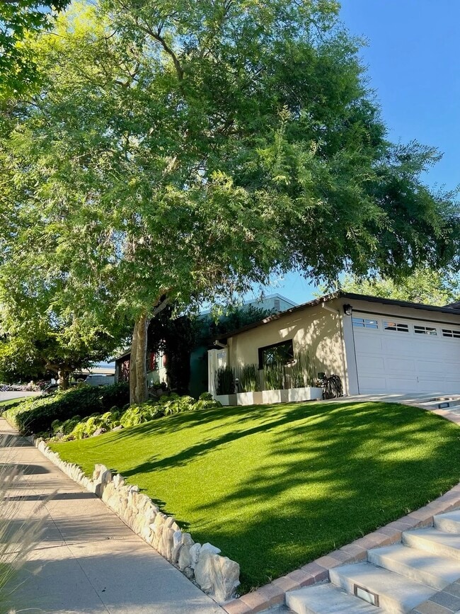 Building Photo - 9752 Creemore Dr