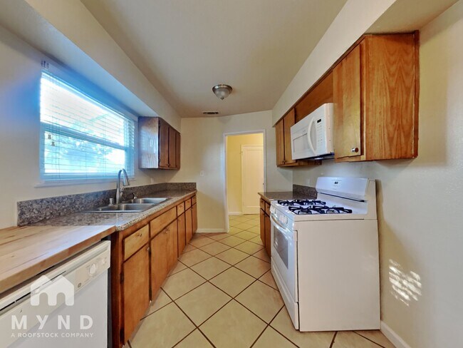 Building Photo - 1317 Rushden Dr