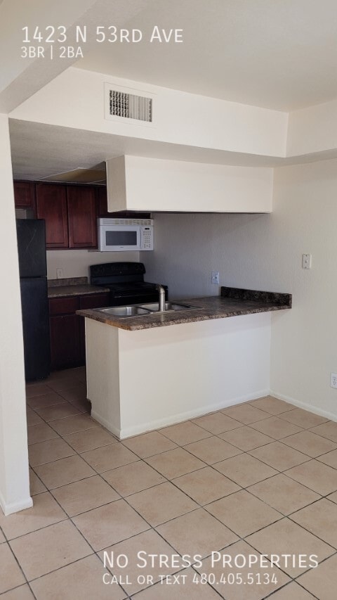 Building Photo - 3 Bed Town Home off 53rd Ave and McDowell