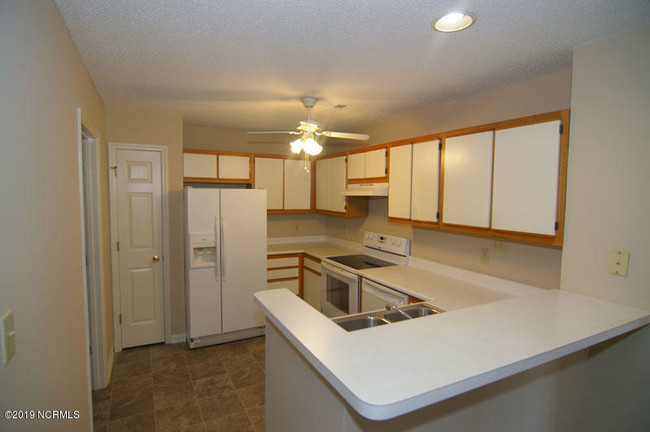 Building Photo - 103 Breezewood Dr
