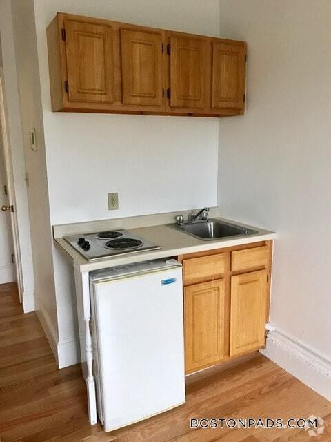 Building Photo - 1077 Beacon St