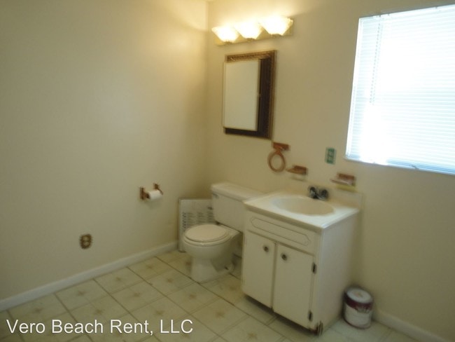 Building Photo - 519 Periwinkle Dr