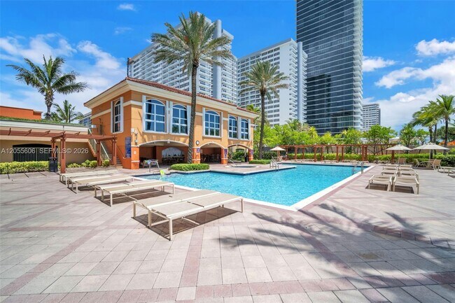 Foto del edificio - 2065 S Ocean Dr