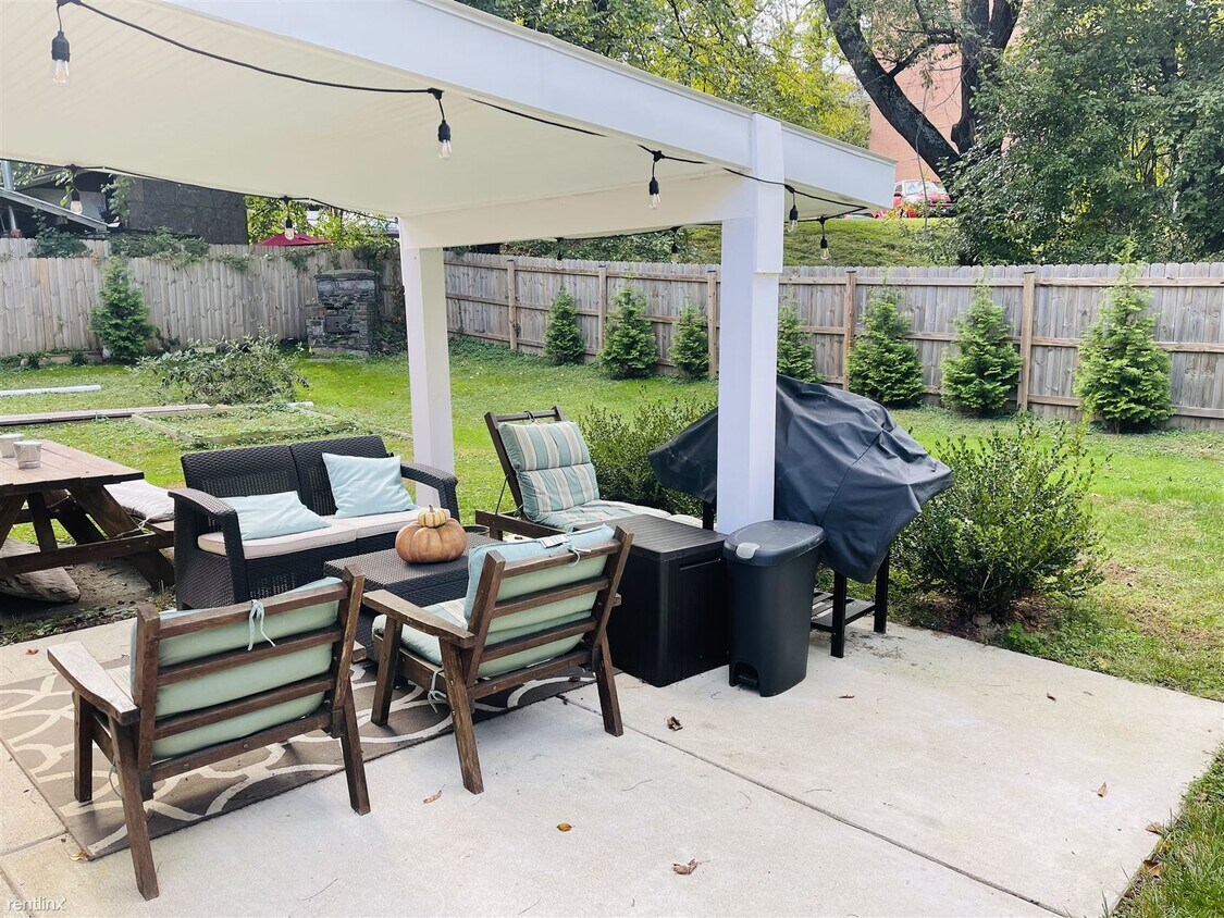 Foto principal - 2 br, 1 bath Duplex - 2140 N Thomas St