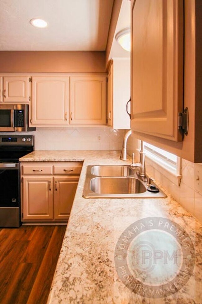 Foto del edificio - Charming 6 Bed 2 Bath Home Near the Offutt