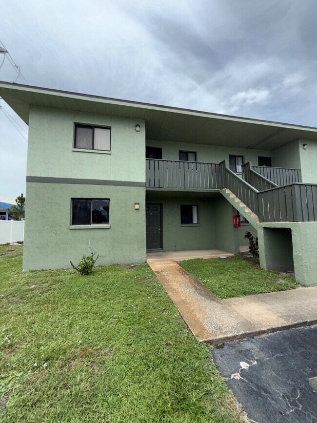 Foto del edificio - 2 bedroom, 2 bathroom in College Pines!