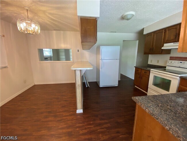 Foto del edificio - 7906 Suncoast Dr