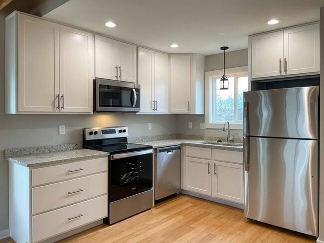 Building Photo - 57 W Cascade St