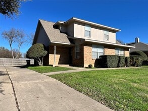 Building Photo - 524 Strata Dr