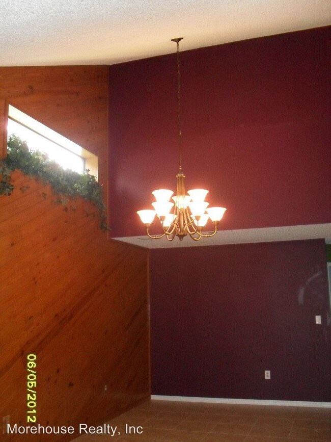 Building Photo - 130 Crown Point Cir