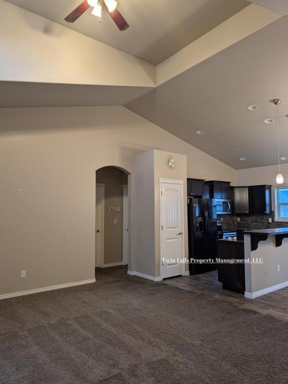 Foto del edificio - 763 Birchwood Rd