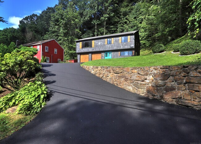 Building Photo - 138 Pinewood Trail