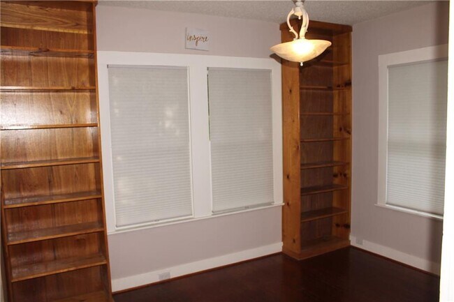 Building Photo - 731 Jemison St