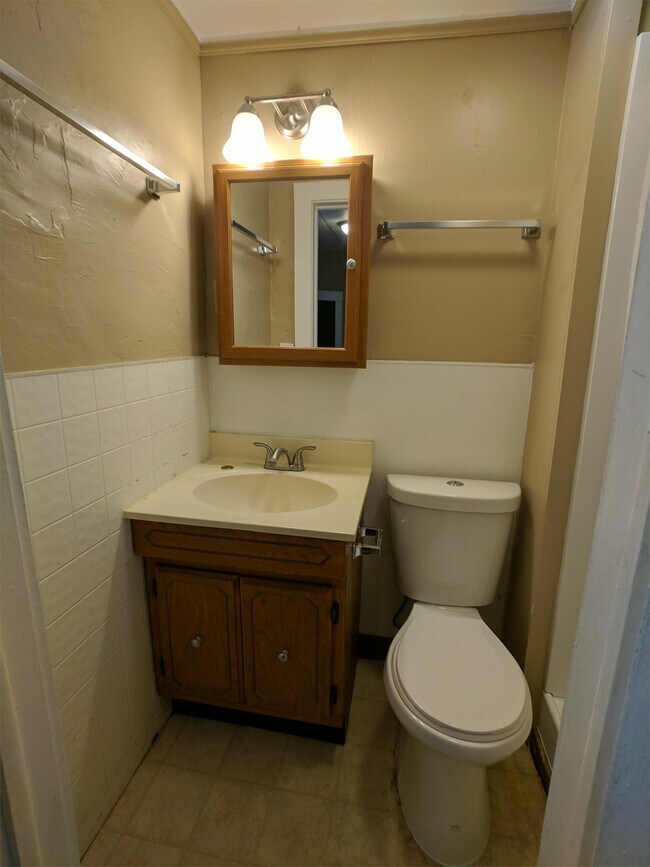 Foto del edificio - 223 E College St