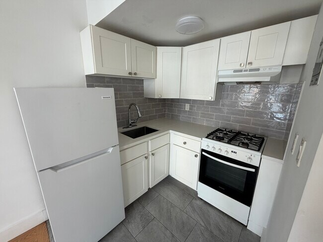 Building Photo - 41 Strathmore Rd