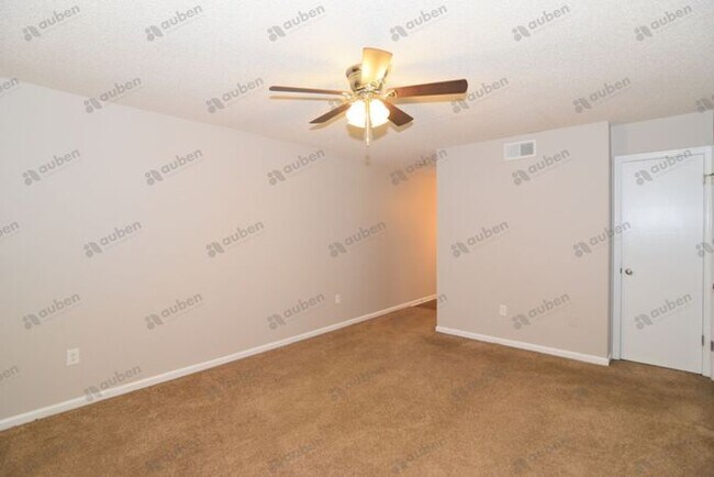 Building Photo - Nice 2 Bed/1.5 Bath North Augusta Townhome
