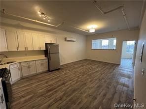 Primary Photo - 102 North St