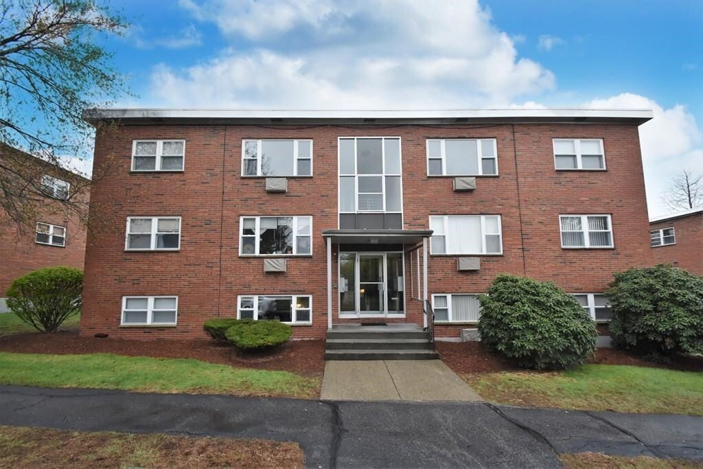 1105 Lexington St Unit 77, Waltham, MA 02452 Apartment for Rent in