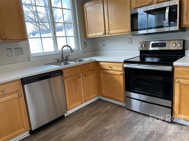 Foto del edificio - 9137 Meadowmont View Dr