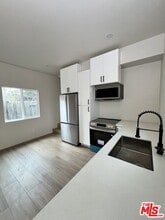 Building Photo - 767 Bennett Ave