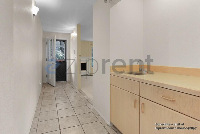 Foto del edificio - 2440 140th Ave NE