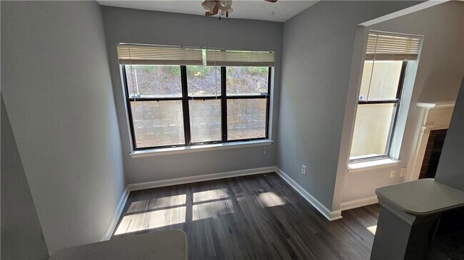 Building Photo - 1502 Huntingdon Chase