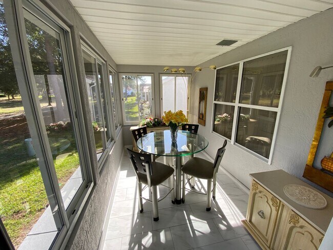 Building Photo - Spectacular ANNUAL LEASE, Fully Furnished ...