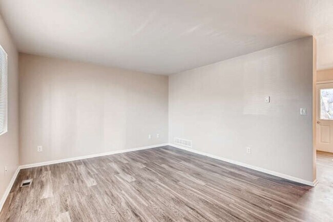 Foto del edificio - 319 Mathews St