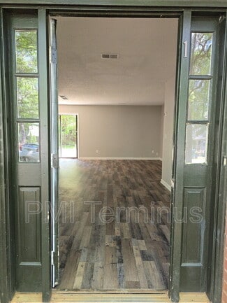 Building Photo - 5005 Hawthorne Ct