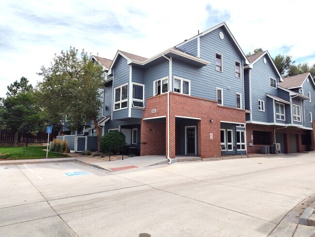 Building Photo - 1330 S Monaco Street Pky