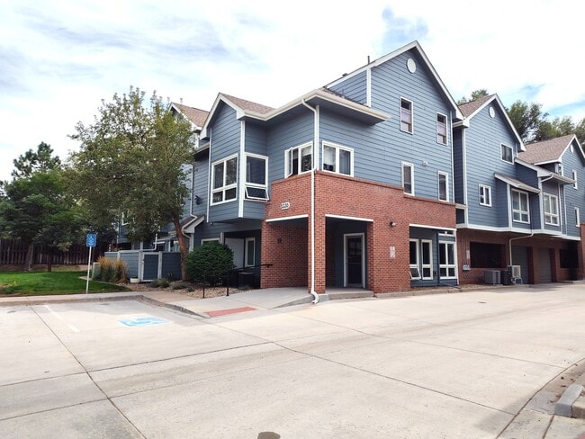 Building Photo - 1330 S Monaco Street Pky