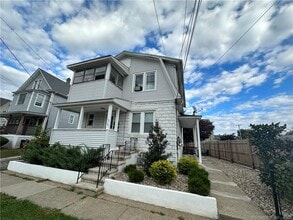 Building Photo - 152 Thompson St