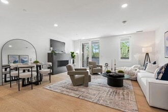 Building Photo - 33 Calvert St