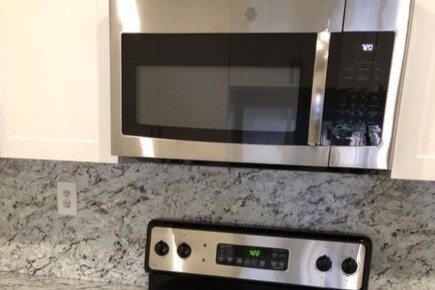 Kitchen - 410 W Park Dr